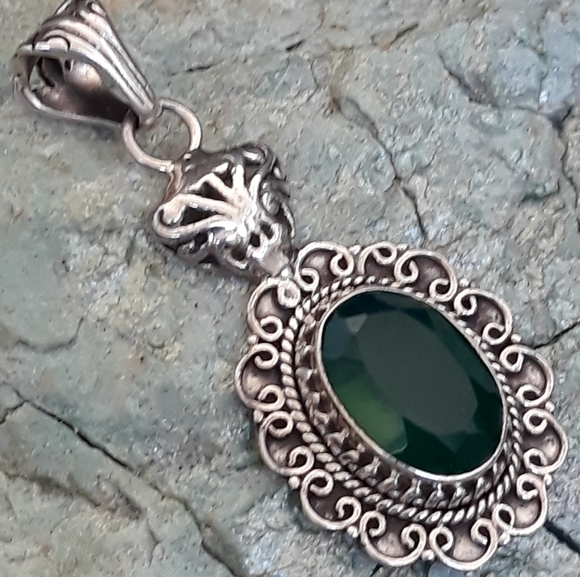 Natural Green Chalcedony Sterling Silver Pendant - Picture 3 of 8